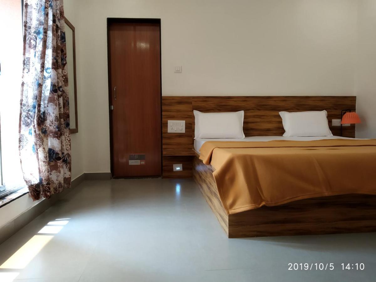 Lotus Hotel Nagaon Beach Alībāg Eksteriør billede