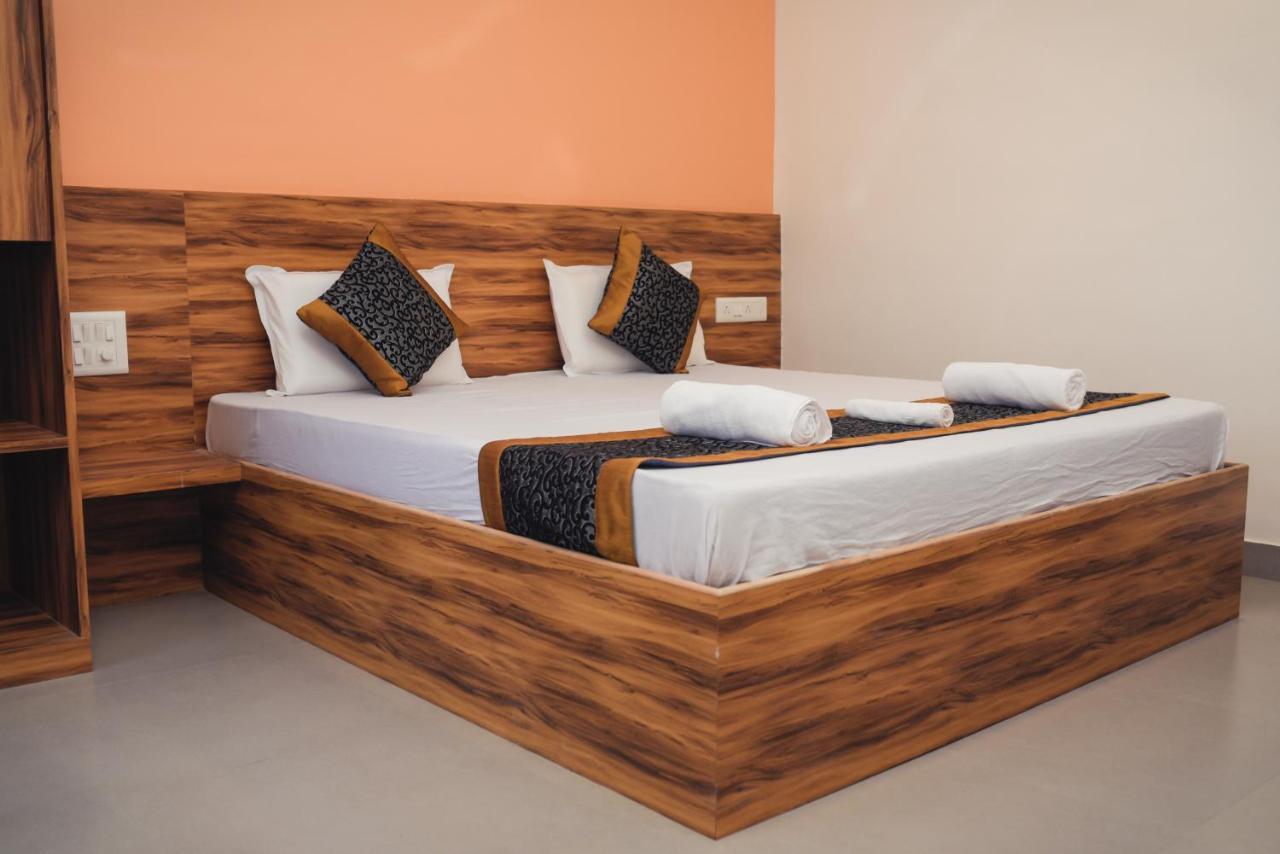 Lotus Hotel Nagaon Beach Alībāg Eksteriør billede