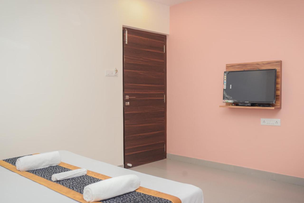 Lotus Hotel Nagaon Beach Alībāg Eksteriør billede
