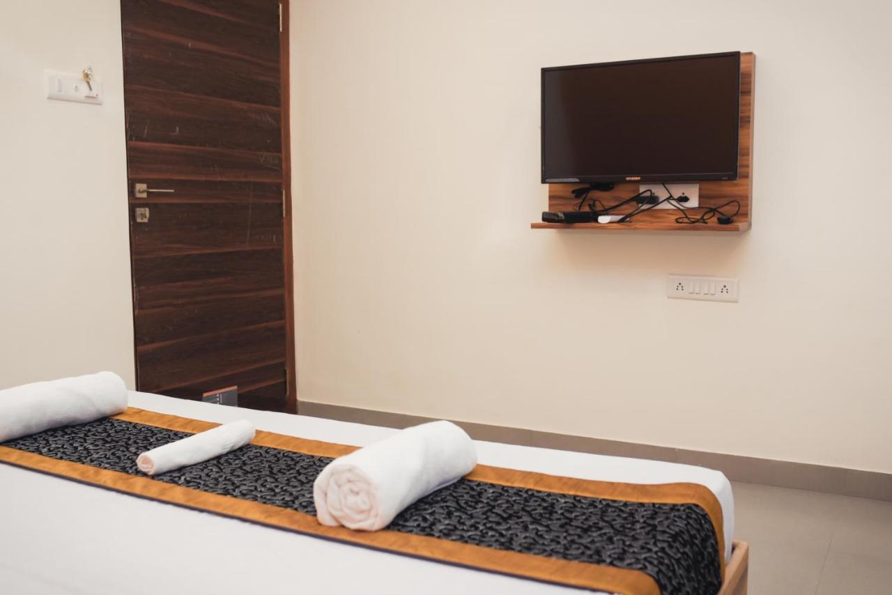 Lotus Hotel Nagaon Beach Alībāg Eksteriør billede