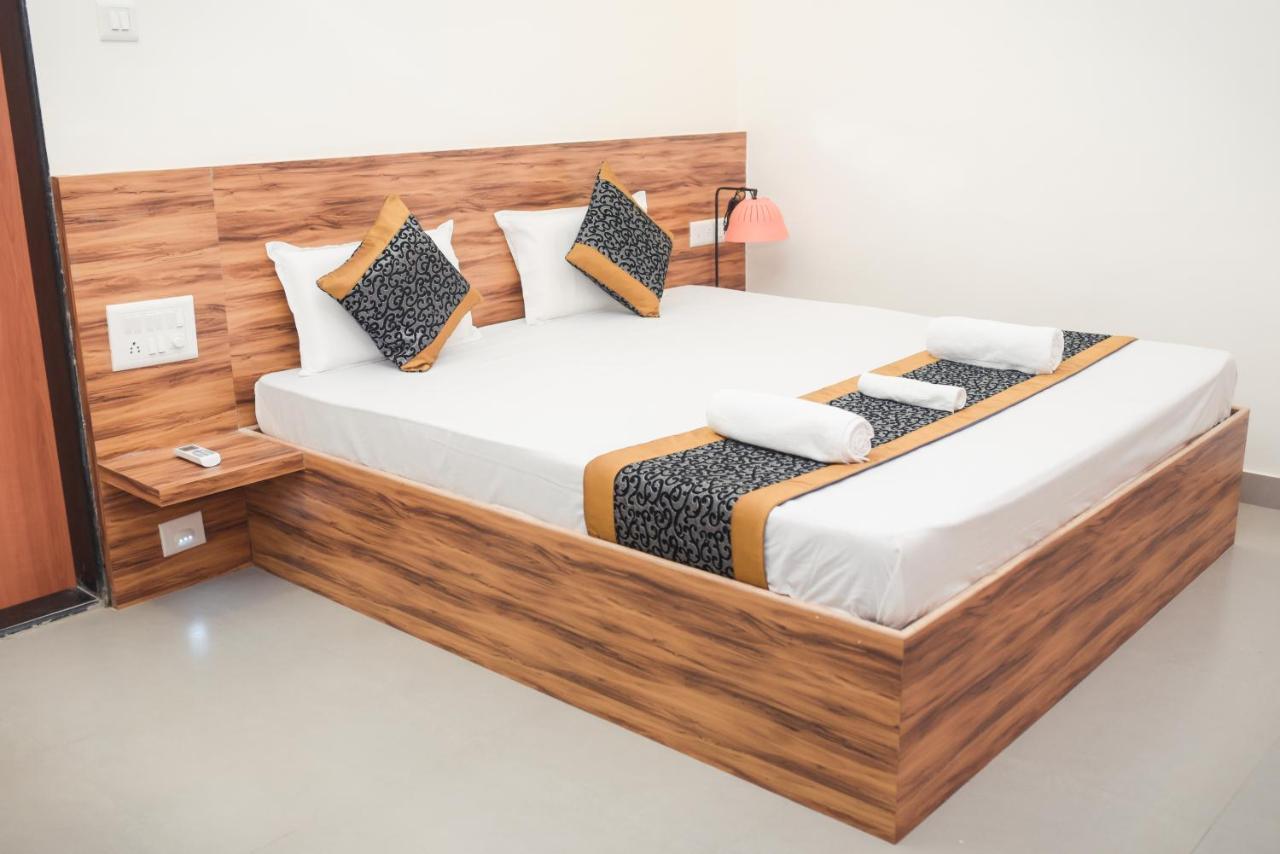 Lotus Hotel Nagaon Beach Alībāg Eksteriør billede